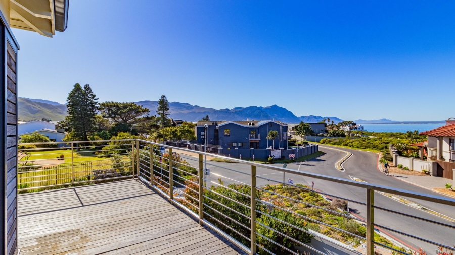 4 Bedroom Property for Sale in Westcliff Western Cape